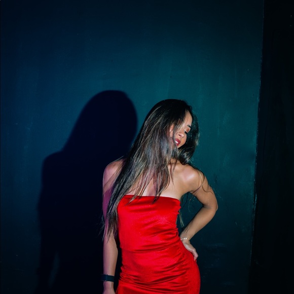 Pretty little thing Red velvet mini dress - Picture 7 of 8